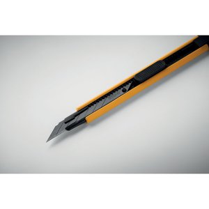 Small retractable knife — BLADE