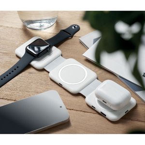Foldable charging station
